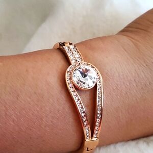 ROSEGOLD TONE W GEMS BRACELET ALL GEMS PRESENT